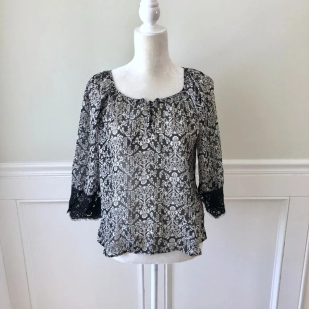 Crescent Stitch Fix Printed Blouse w Lace NWT S
